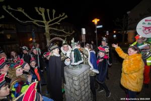 Uiltje aankleden Bosuilenplein 1-03-2019